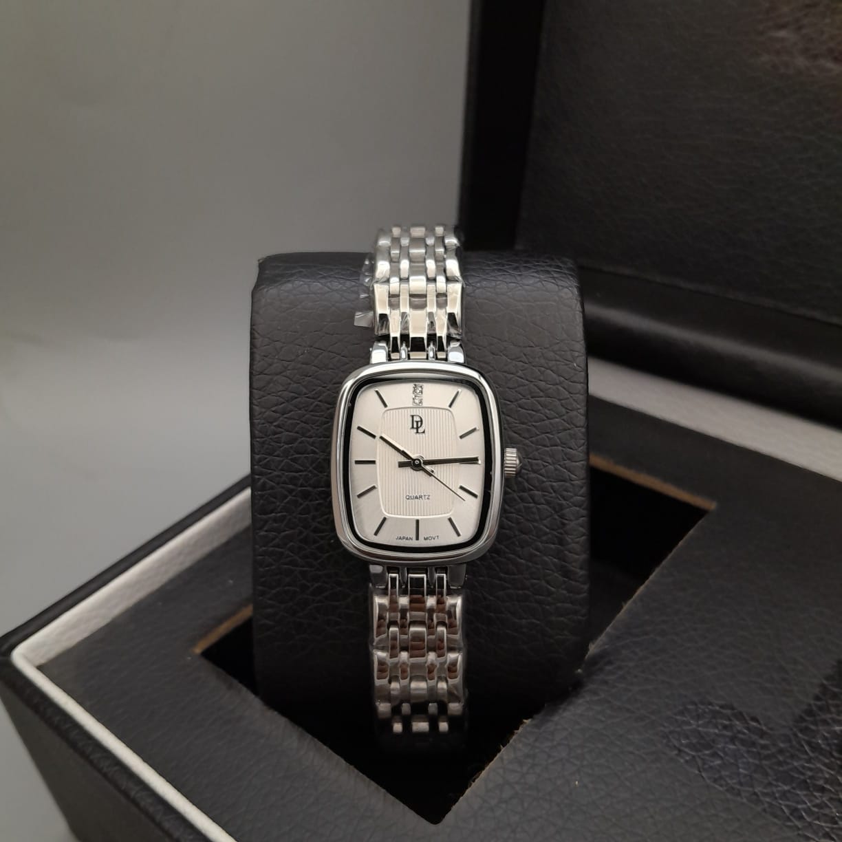 DE LAWRENCE FOR LADIES (ORIGNAL BRAND WATCH)