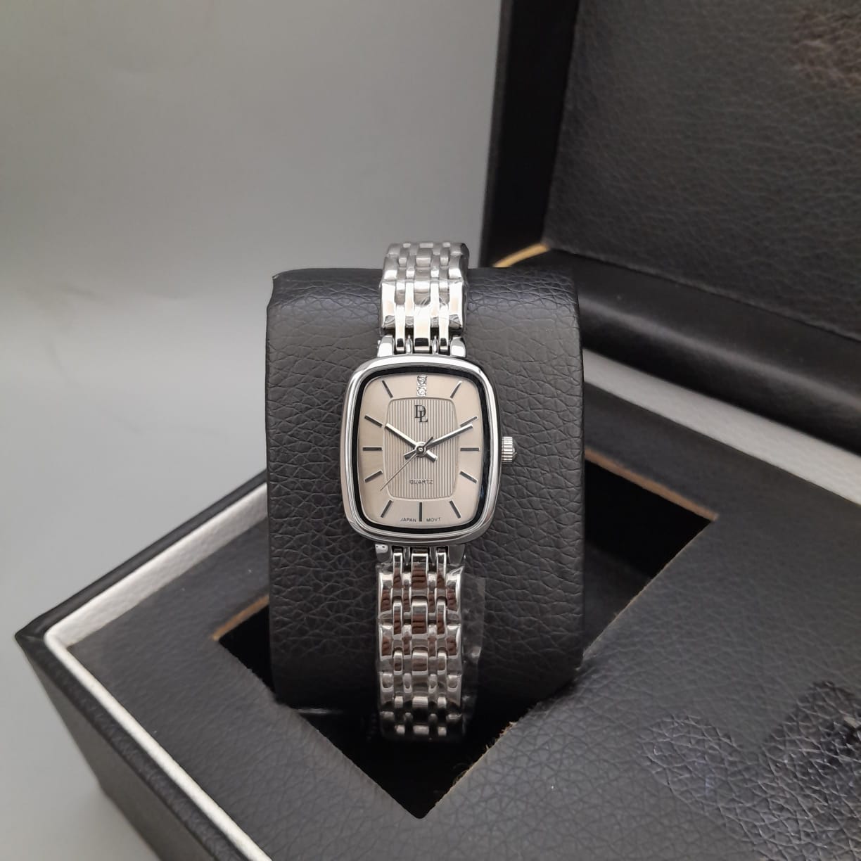 DE LAWRENCE FOR LADIES (ORIGNAL BRAND WATCH)