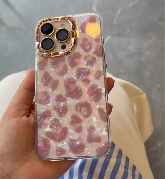 ✨ Golden Leopard Luxe Case “Fierce Style, Luxe Protection.”