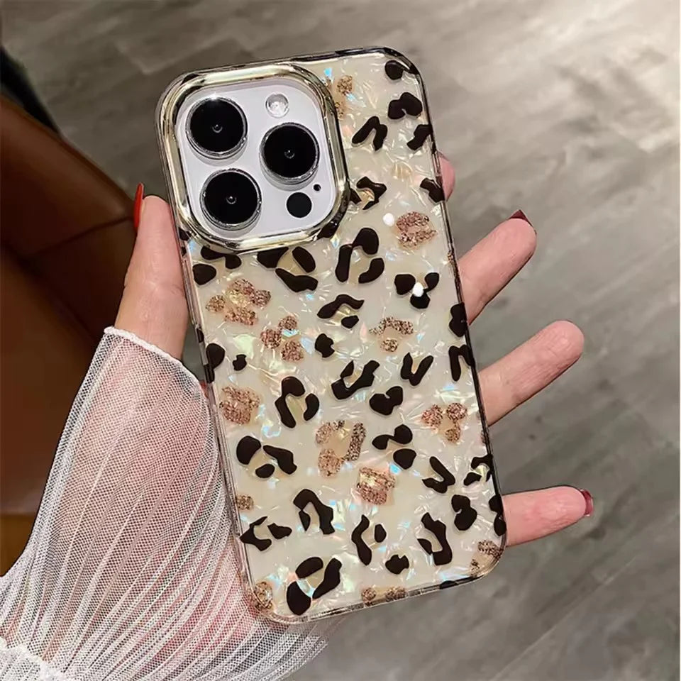 ✨ Golden Leopard Luxe Case “Fierce Style, Luxe Protection.”