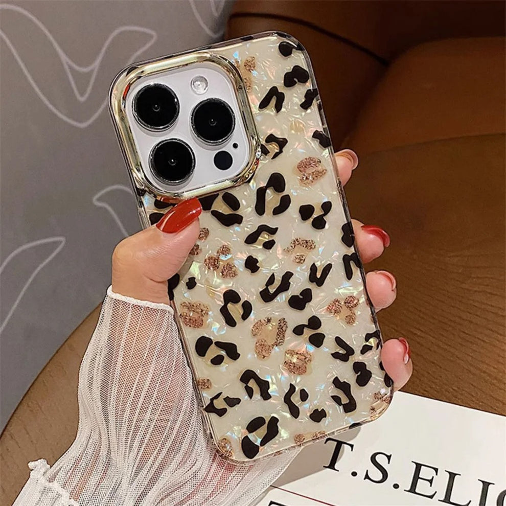 ✨ Golden Leopard Luxe Case “Fierce Style, Luxe Protection.”