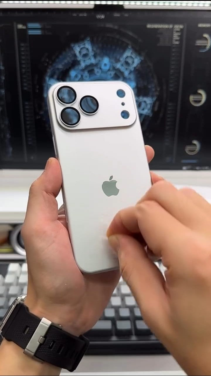 Natural Titanium PC SLIM & SLEEK THIN CASE