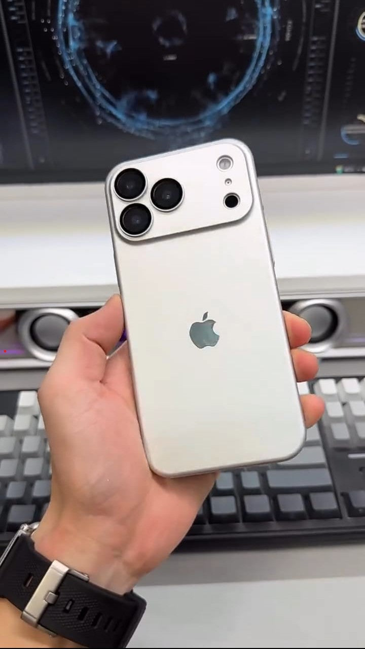 Natural Titanium PC SLIM & SLEEK THIN CASE